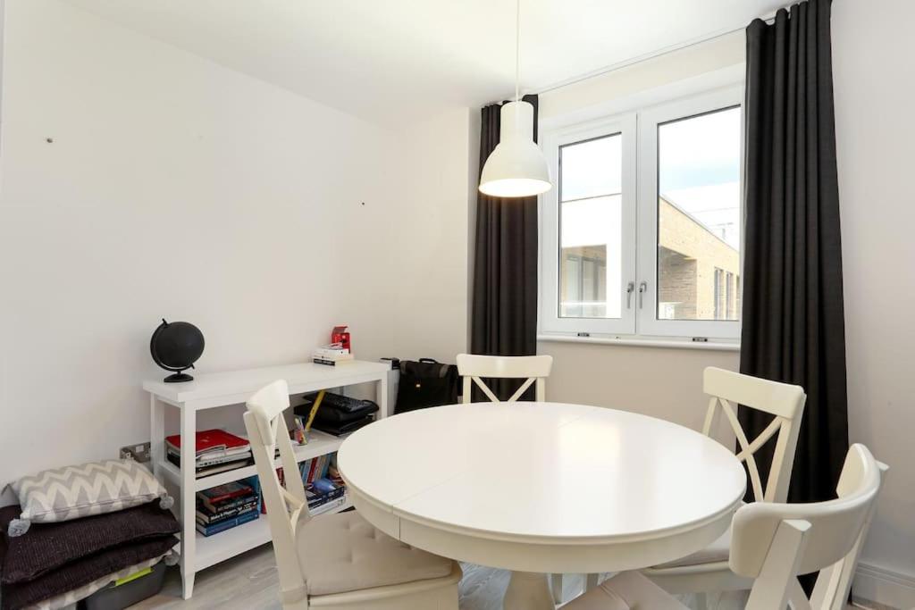 Idyllic Thames Riverside Apartment With Free Parking Isleworth Exterior foto
